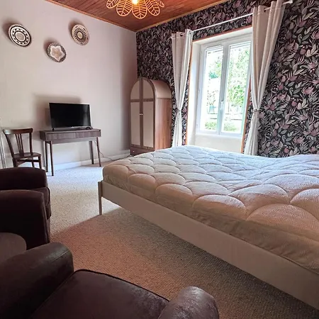 לינה וארוחת בוקר La-vialette D Hotes 3*